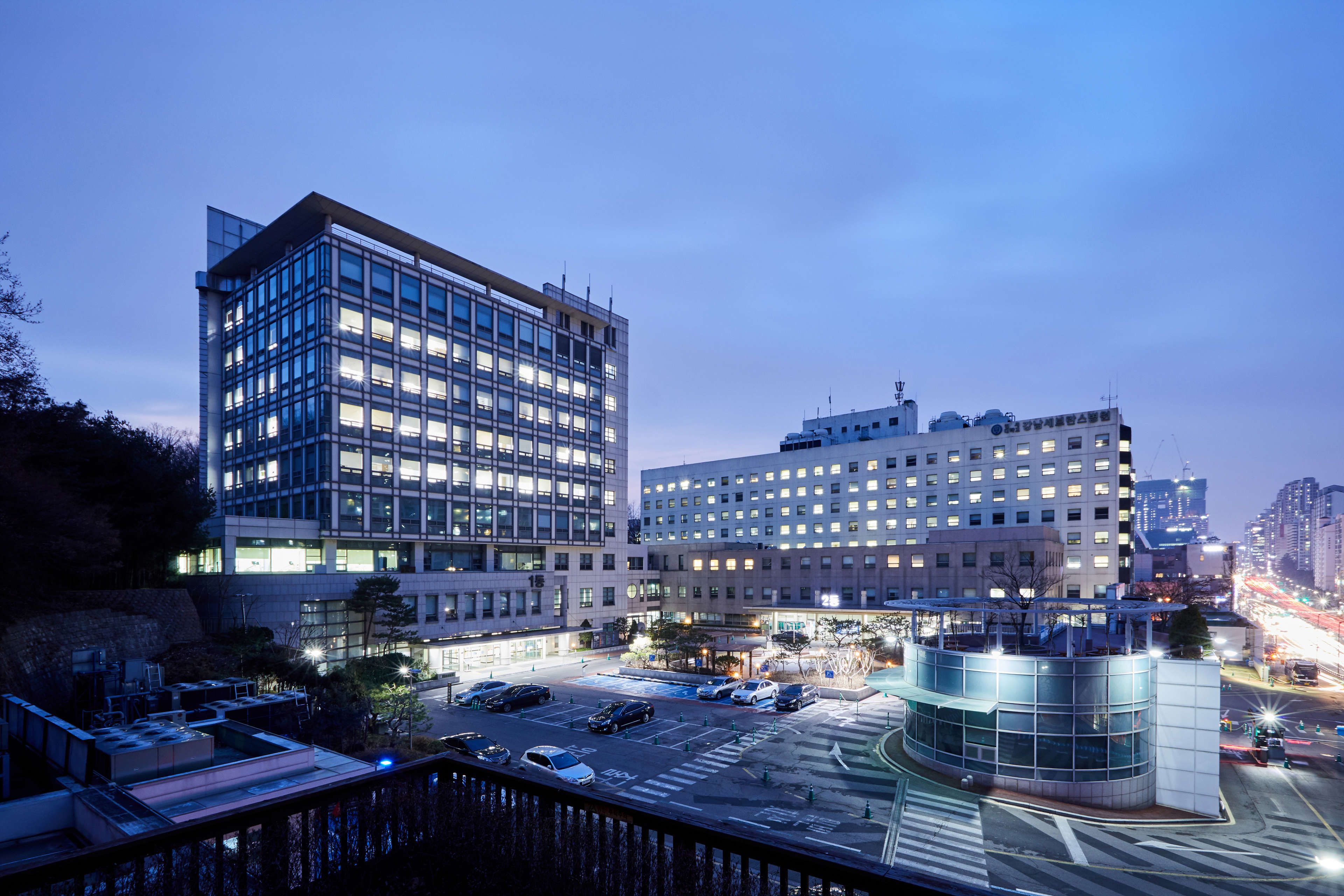 korean-medical-center-marks-one-year-anniversary-with-country-s-first
